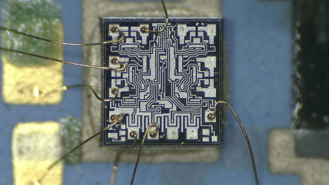 VZM-2000HP ring light on IC